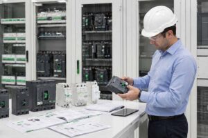 چرا کنترل صنعت انتخاب مناسبی برای خرید محصولات اشنایدر است؟